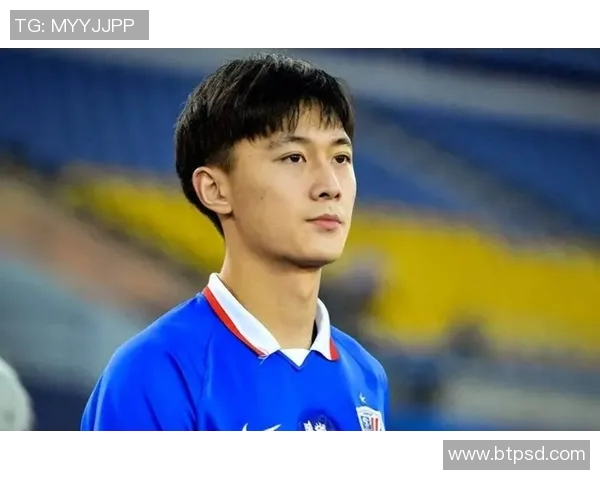 蒋圣龙关键时刻头球解围展现防守实力助力球队保住胜局