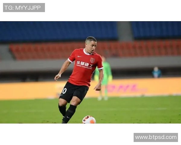 罗慕洛精彩远射助力成都蓉城赢得关键比赛展现球队实力