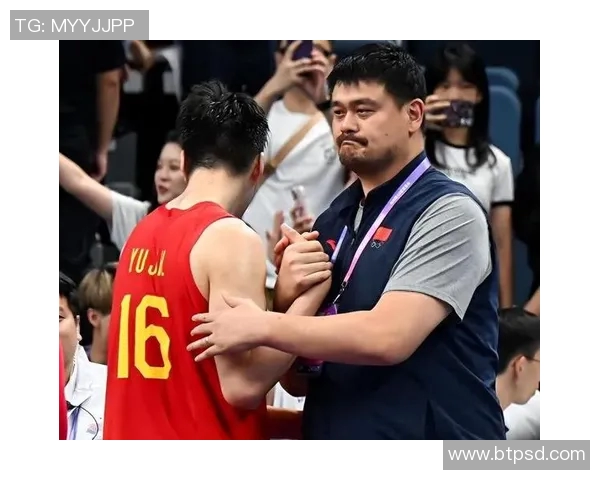 男篮明星赛:周杰伦与姚明携手献演,默契配合再现经典 男篮明星赛:周杰伦与姚明携手献演,默契配合再现经典